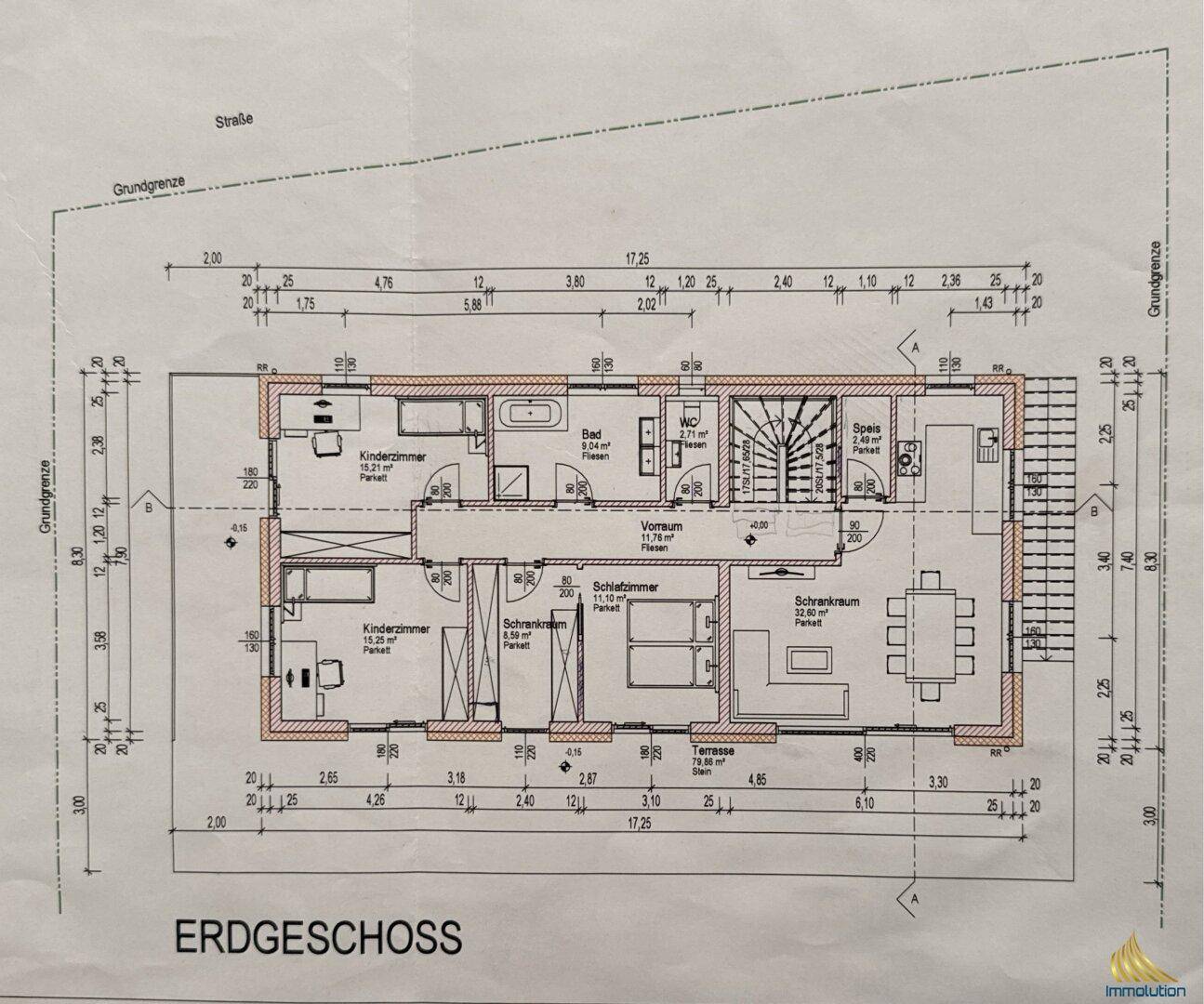 Grundriss des Erdgeschosses mit Schlafzimmern, Bad, WC und Terrasse.