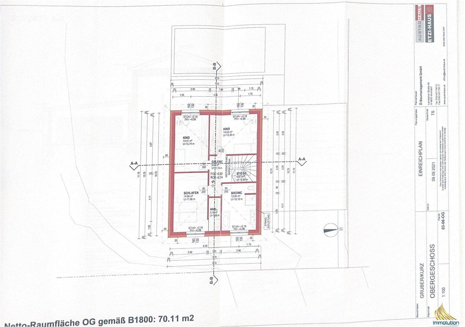 Grundriss des Obergeschosses mit Schlafzimmern und einem Badezimmer.