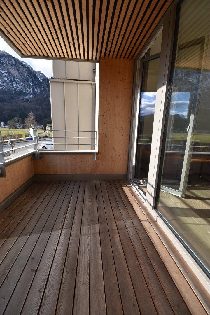 Balkon - Modernes und geräumiges Appartement mit großer Loggia und Bergblick