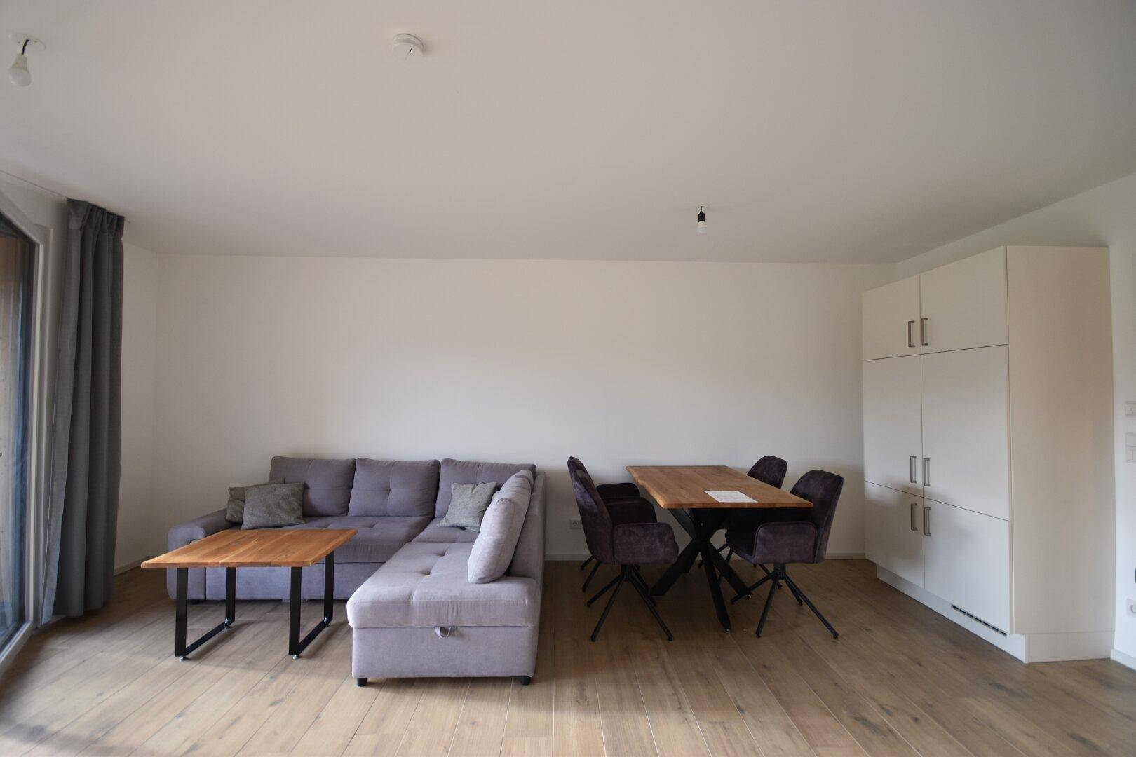 Wohn-, Koch-, Ess-, Schlafbereich - Modernes und geräumiges Appartement mit großer Loggia und Bergblick Miete Grödig Salzburg