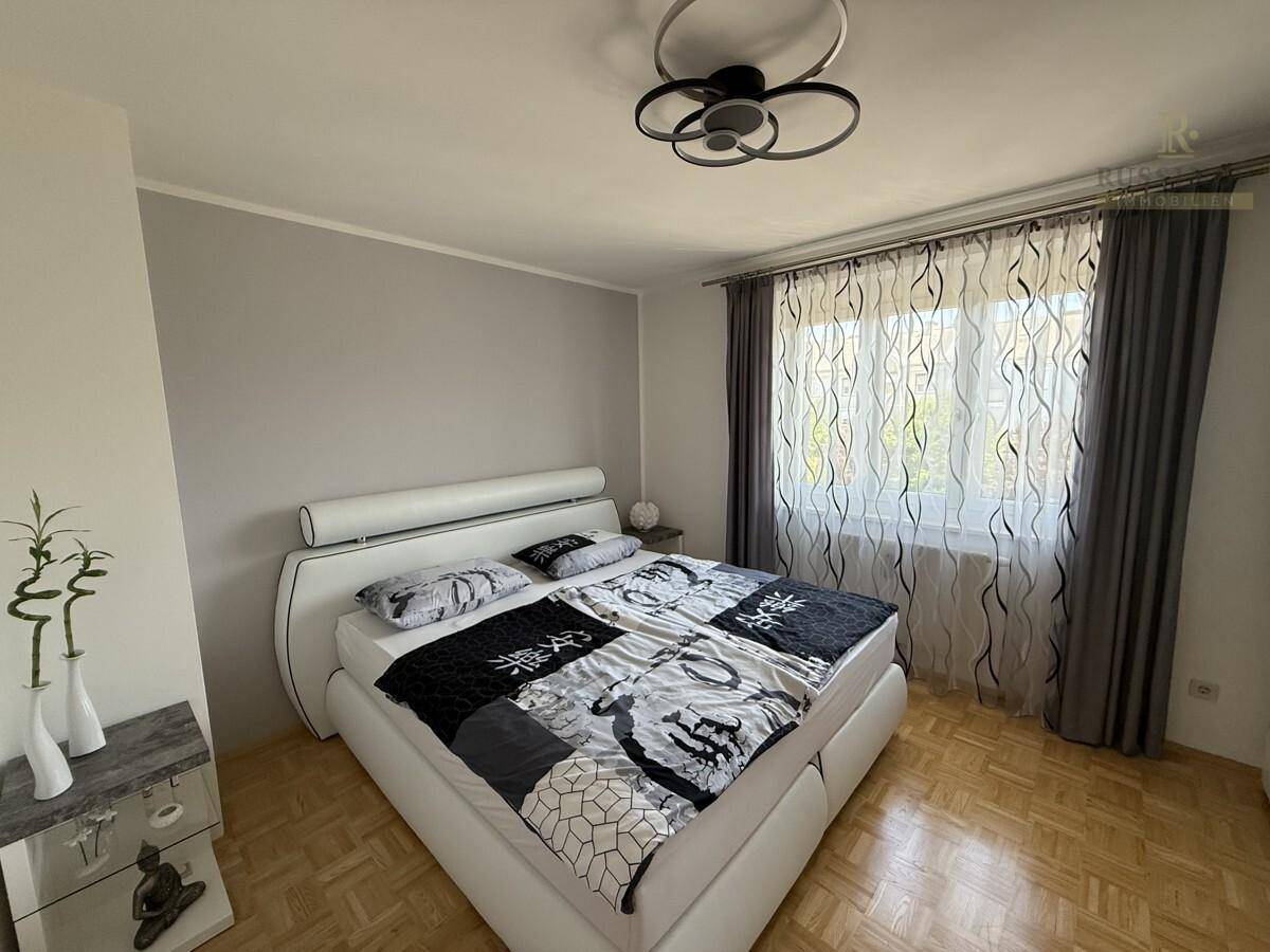 Schlafzimmer 1