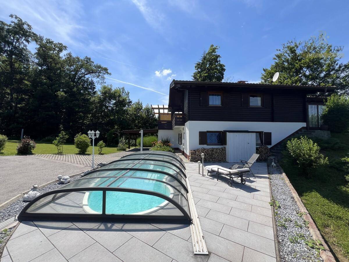 Überdachter Pool