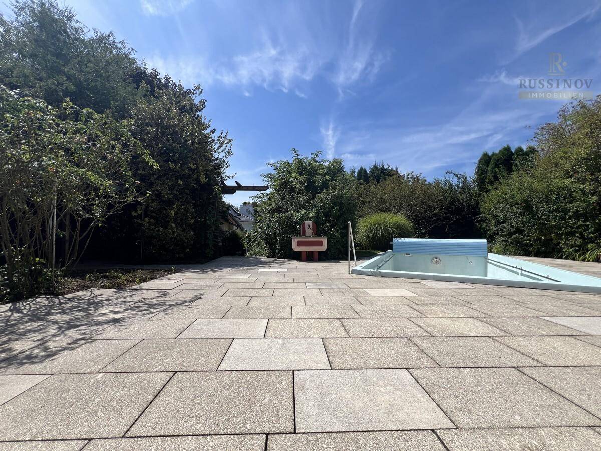 Terrasse mit Pool
