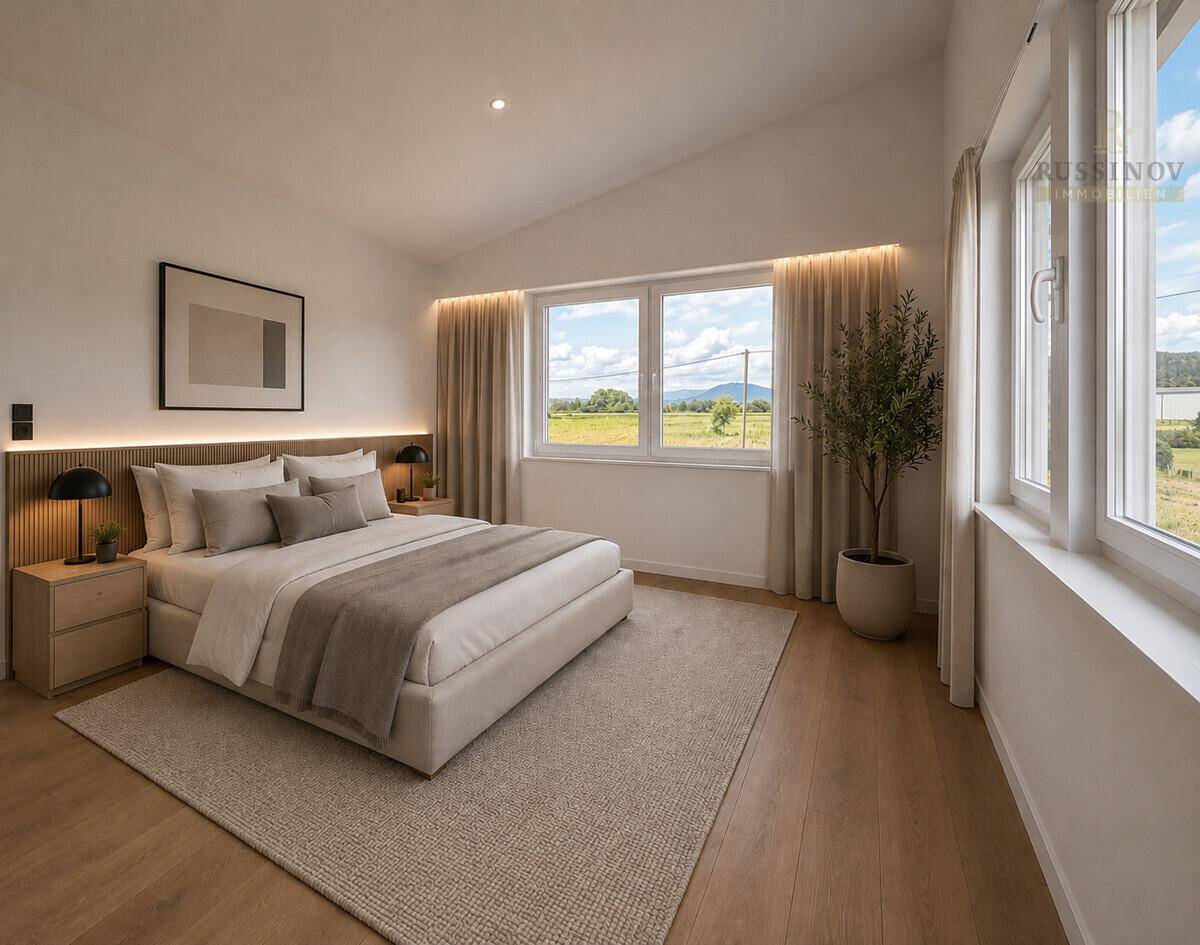 Geräumiges Schlafzimmer mit hohen Decken, großen Fenstern und weitem Blick auf die Landschaft.