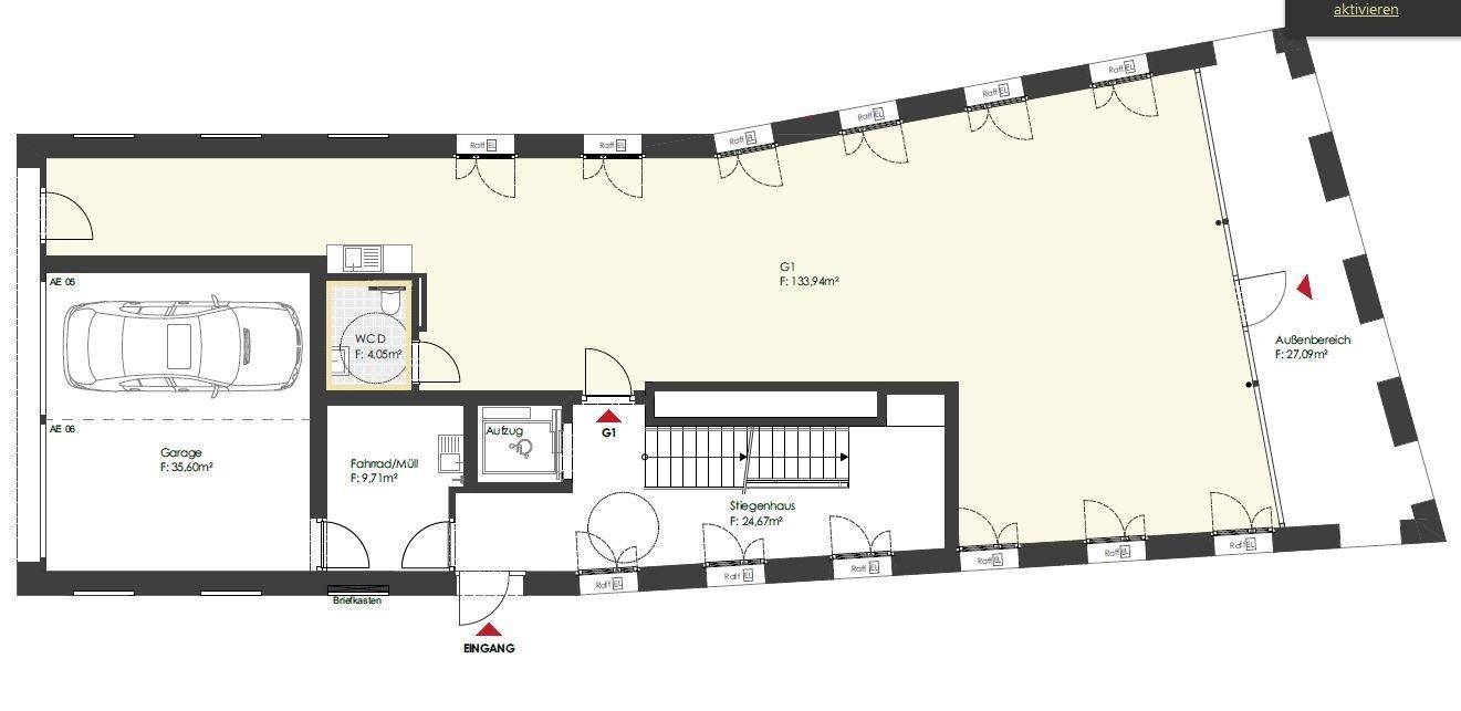 Grundriss des Erdgeschosses mit Garage, Eingangsbereich, Treppenhaus, Aufzug und großem offenem Gewerberaum.