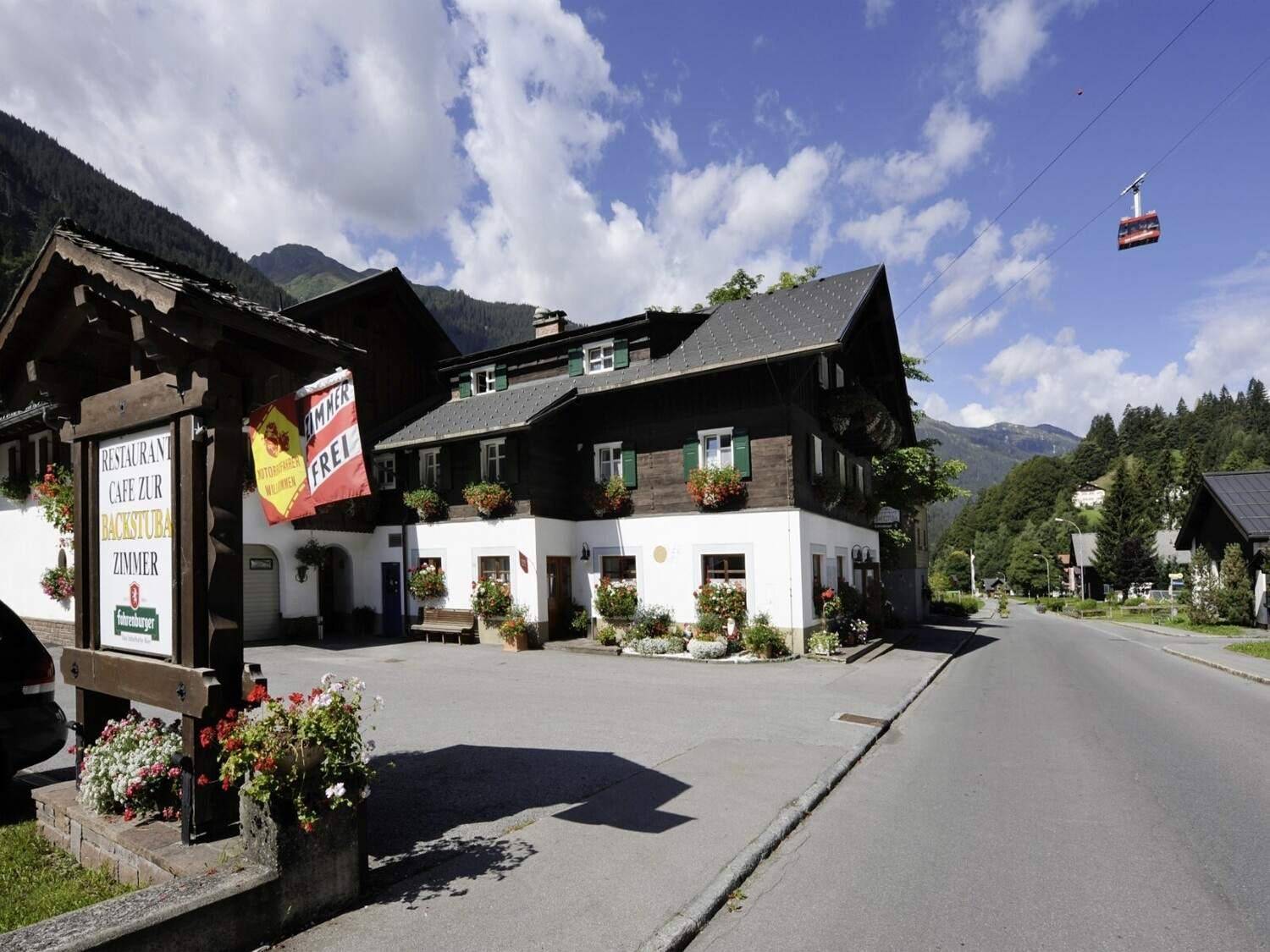 Aussenansicht mit Pa