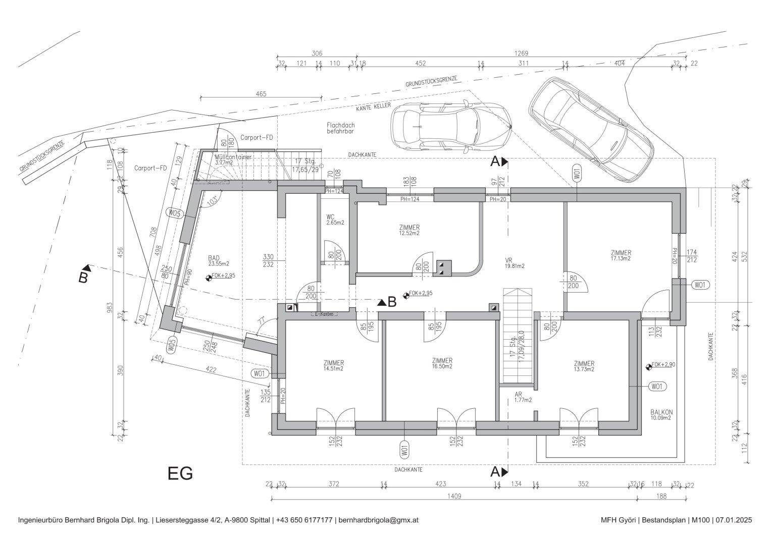 Grundriss des Erdgeschosses mit mehreren Zimmern, Bad und Zugang zu einem Carport.