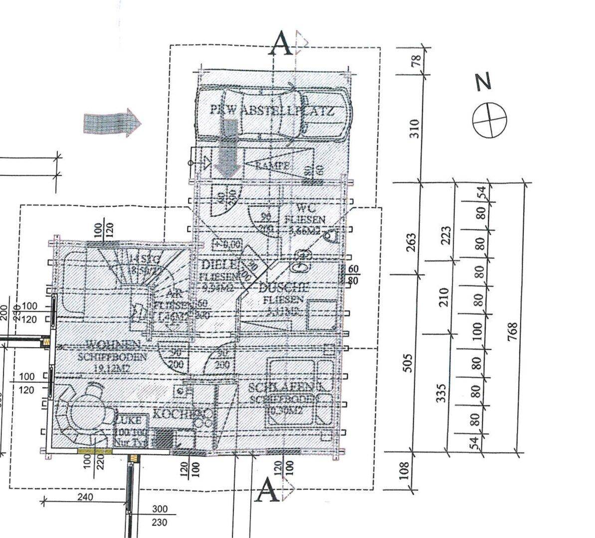 Detaillierter Grundriss mit Raumaufteilung, Maßen und Funktionsbereichen des Hauses.