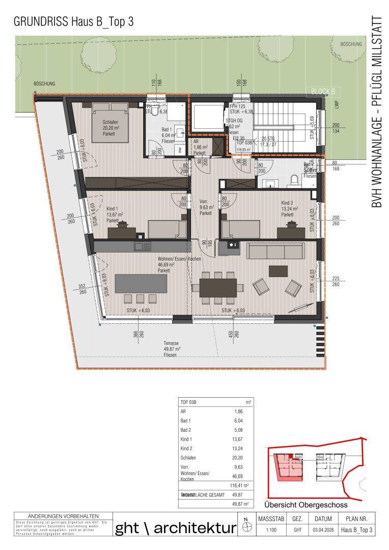 Grundriss einer Wohnung im Obergeschoss mit offenem Wohnbereich, drei Schlafzimmern und großer Terrasse.
