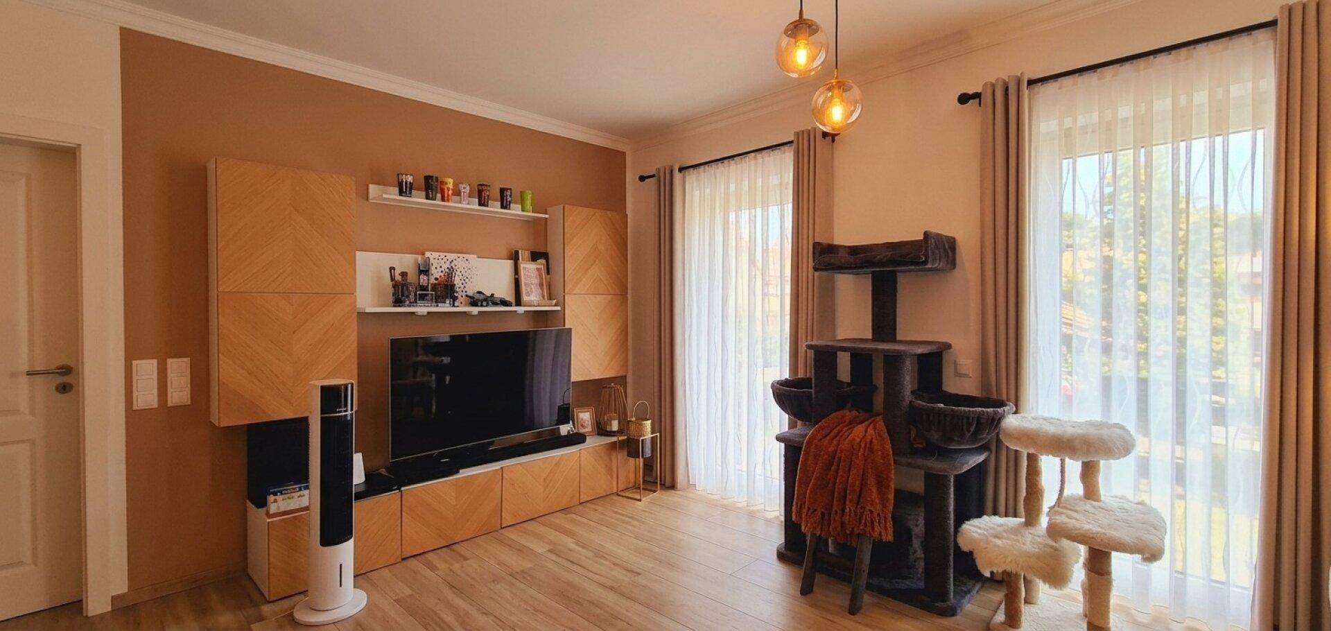 Wohnraum mit Ausgang zur Terrasse