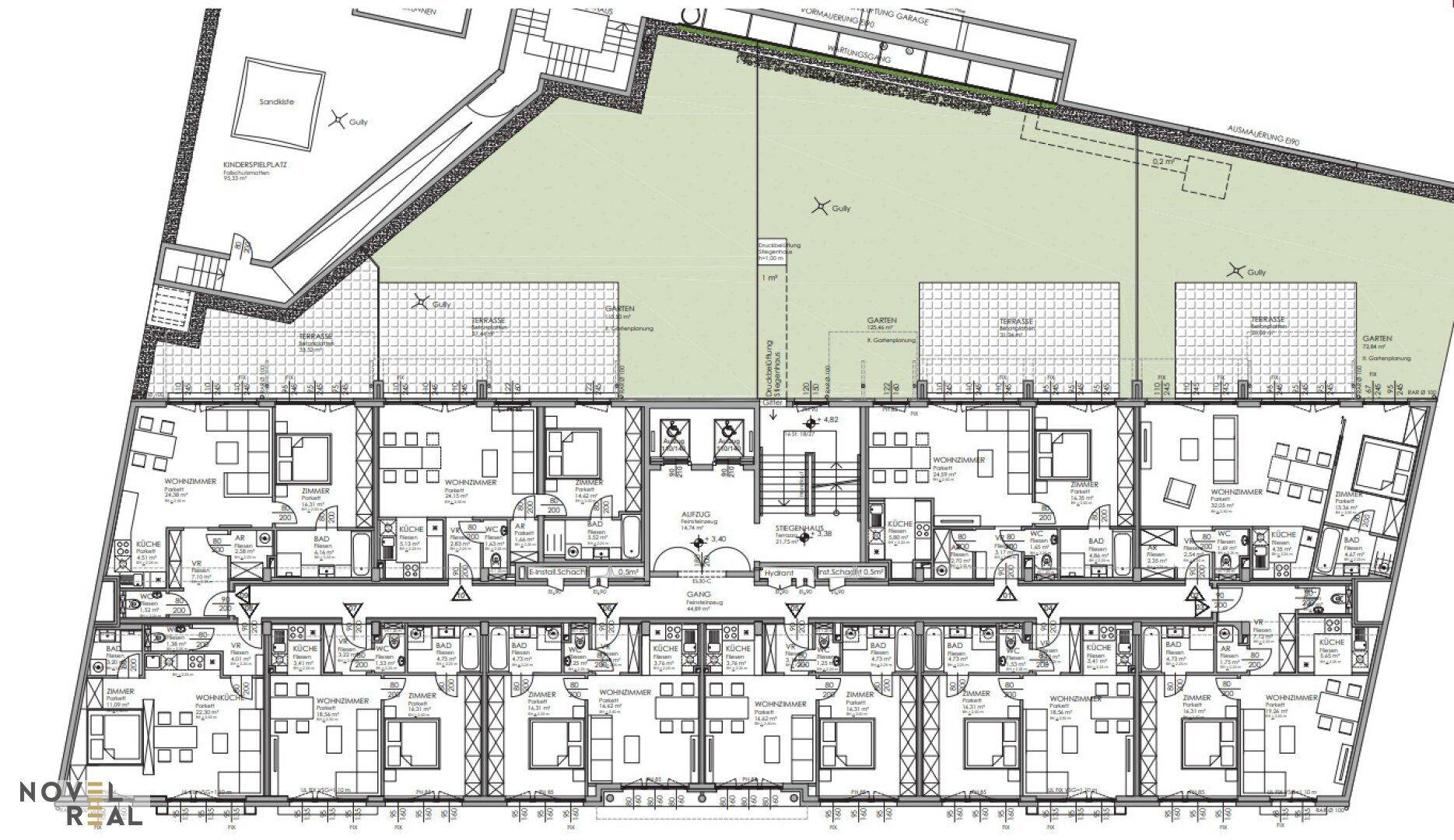 Gesamtgrundriss eines Gebäudes mit mehreren Wohneinheiten und Terrassenbereichen.