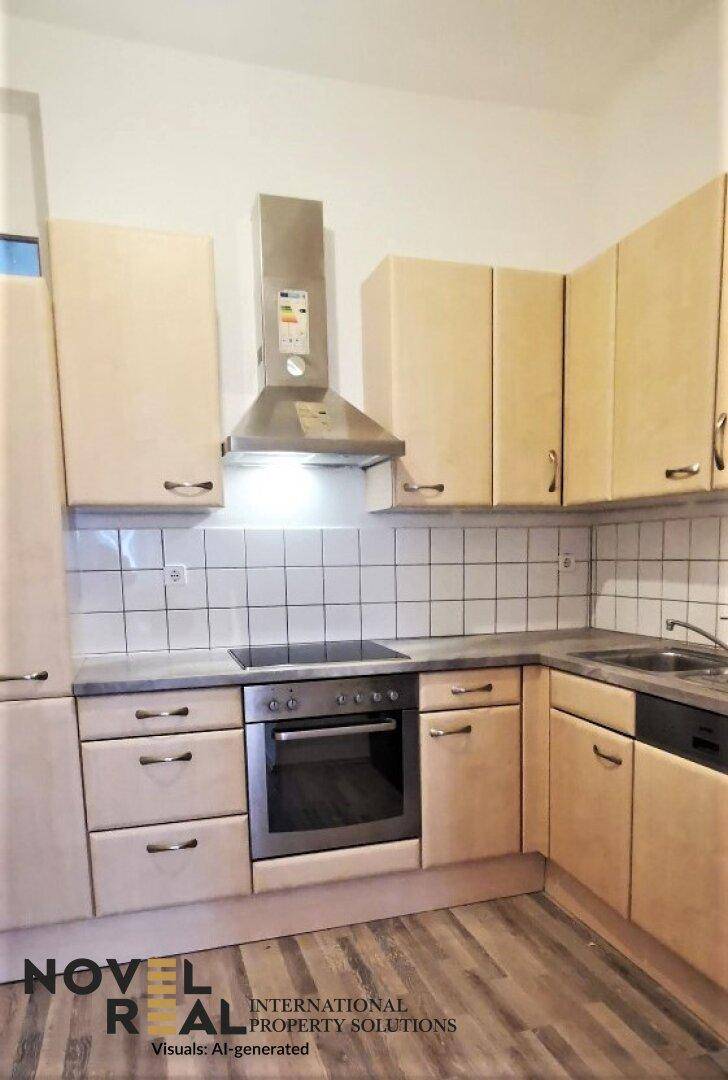 Funktionale Küche mit hellen Holzschränken, Fliesenrückwand und integrierten Geräten.