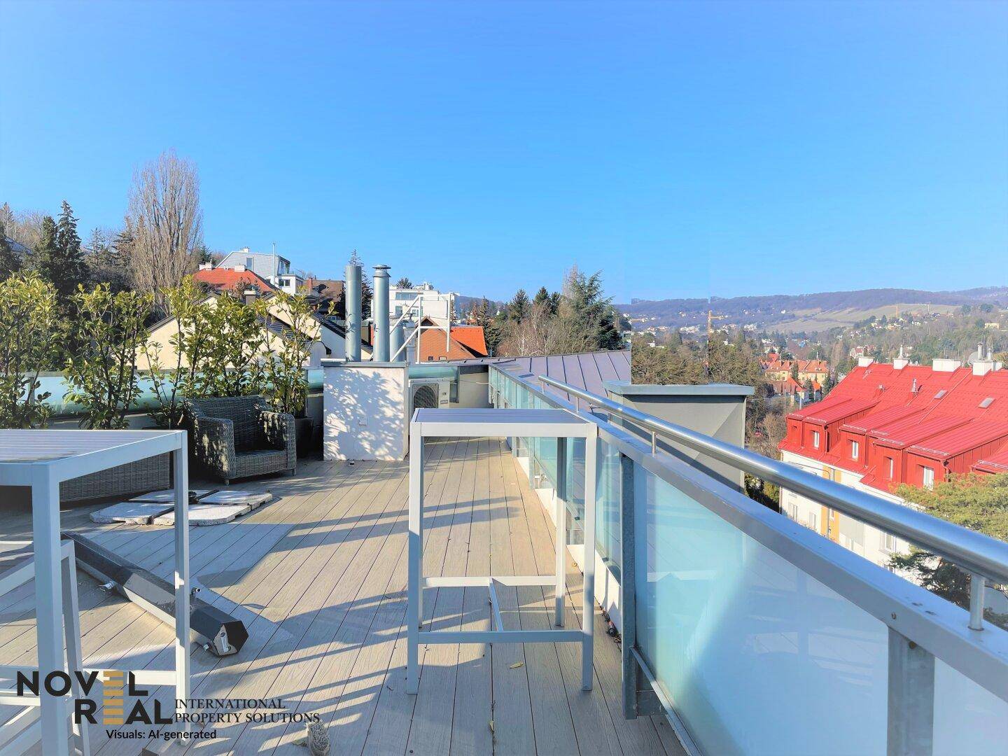 Geräumige Dachterrasse mit Sitzgelegenheiten und weitem Blick über die umliegende Landschaft.