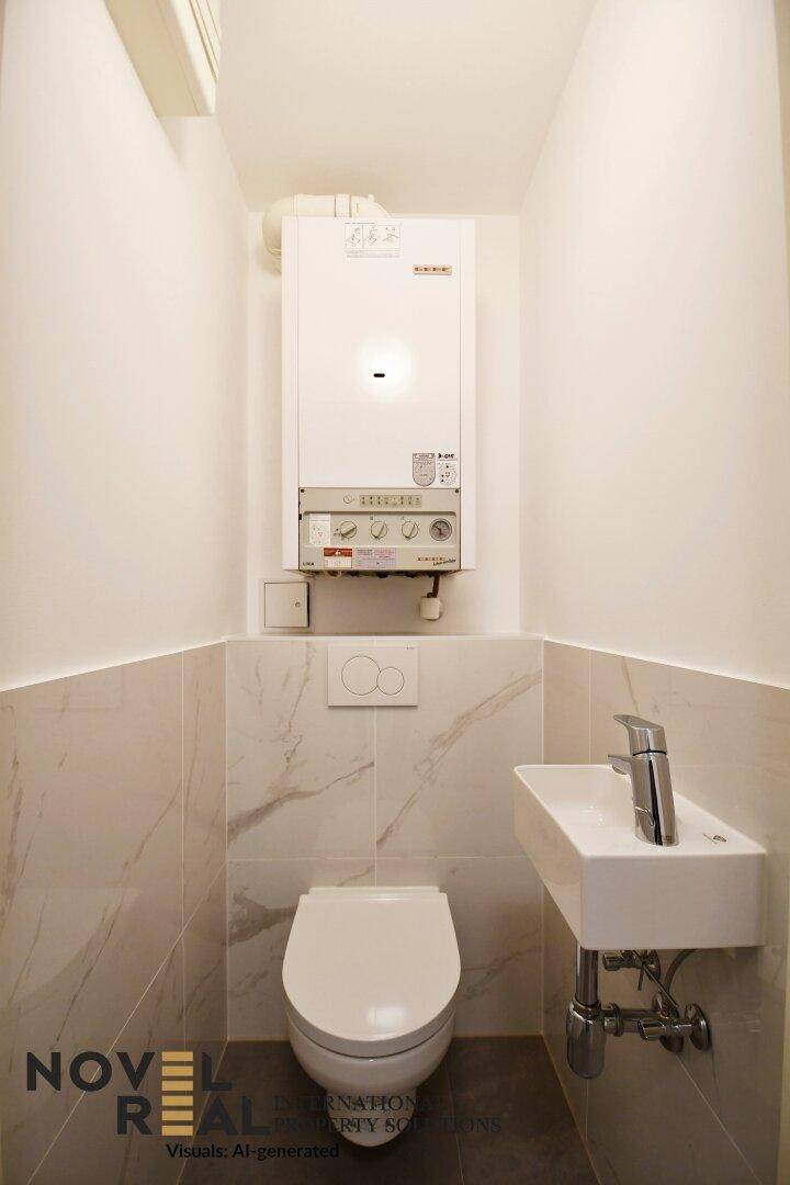 Kleines Gäste-WC mit wandhängender Toilette, Waschbecken und Boiler an der Wand.
