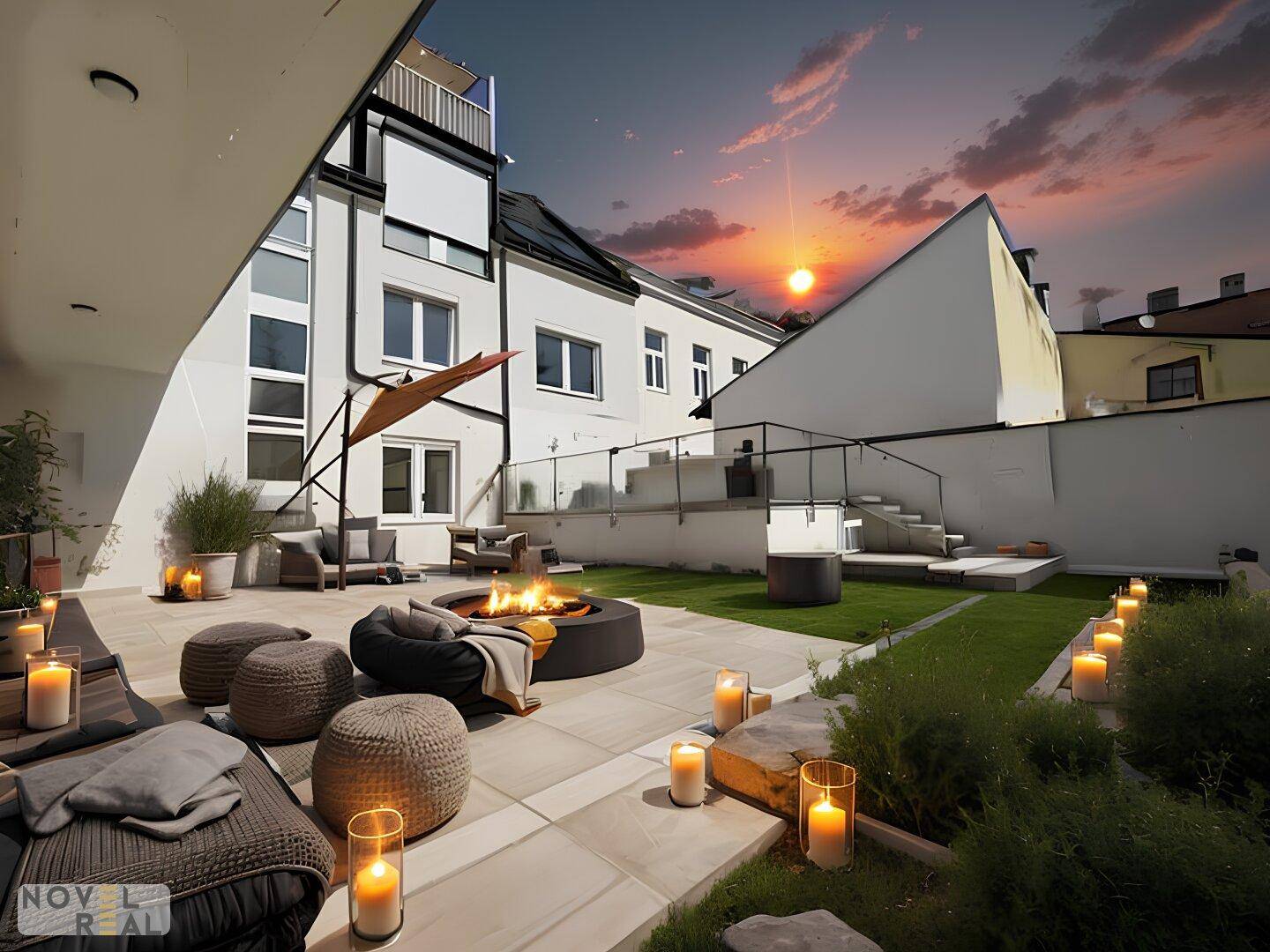 Gemütliche Terrasse mit Feuerstelle, bequemen Sitzgelegenheiten und stimmungsvoller Beleuchtung bei Sonnenuntergang.