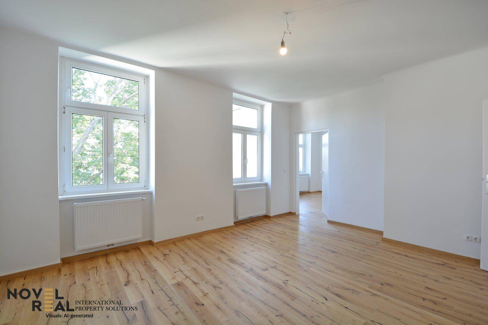 Weitläufiges Wohnzimmer mit Holzboden und großen Fenstern, das einen offenen Übergang zu weiteren Räumen bietet.