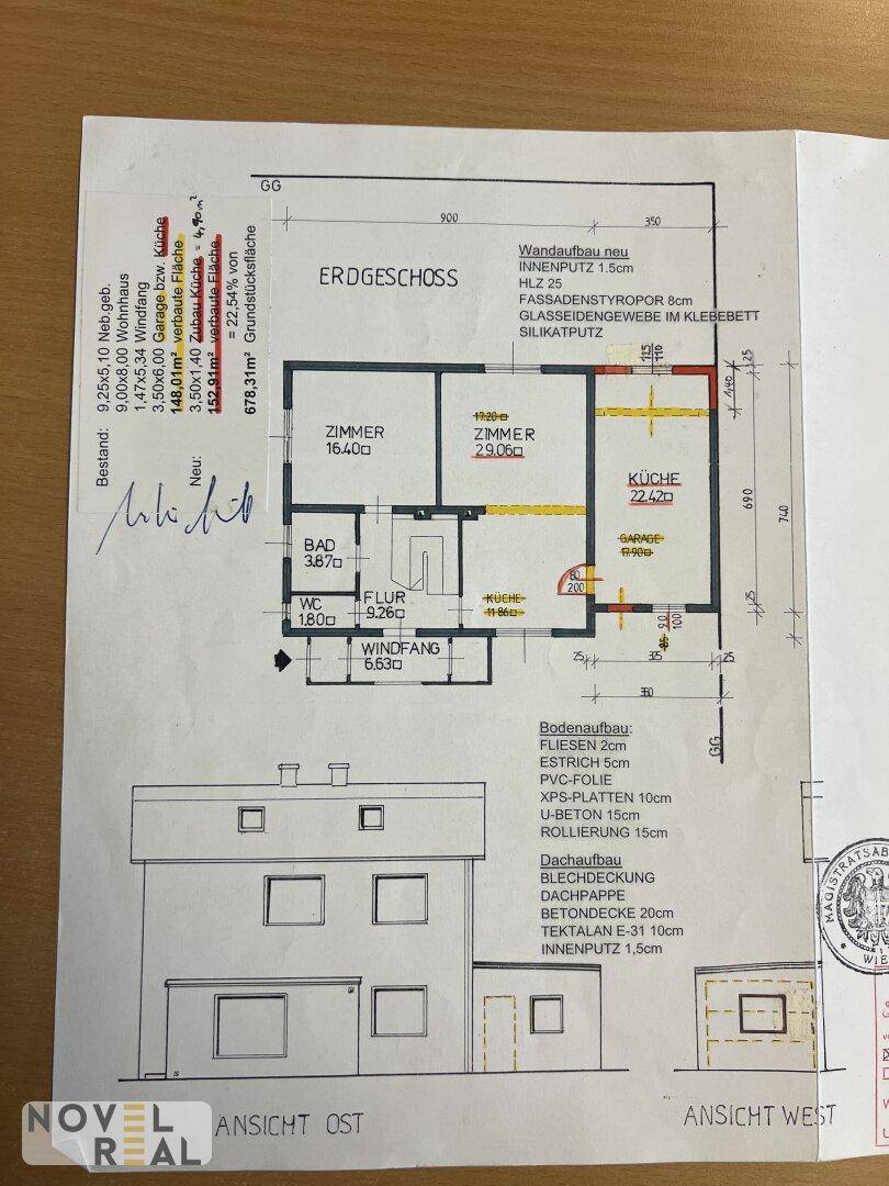 Grundriss des Erdgeschosses mit Zimmern, Bad, WC, Küche und integrierter Garage.