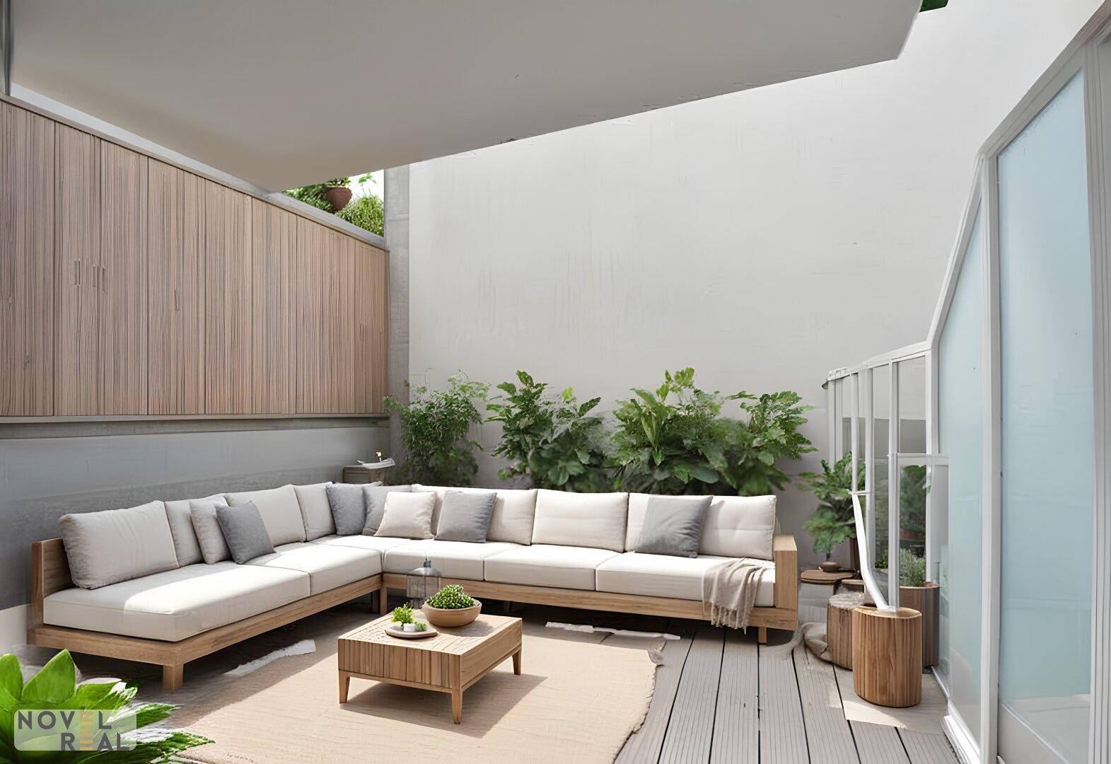 Moderne Außenterrasse mit bequemer Lounge-Sitzgruppe, Holzwänden und viel Grün.