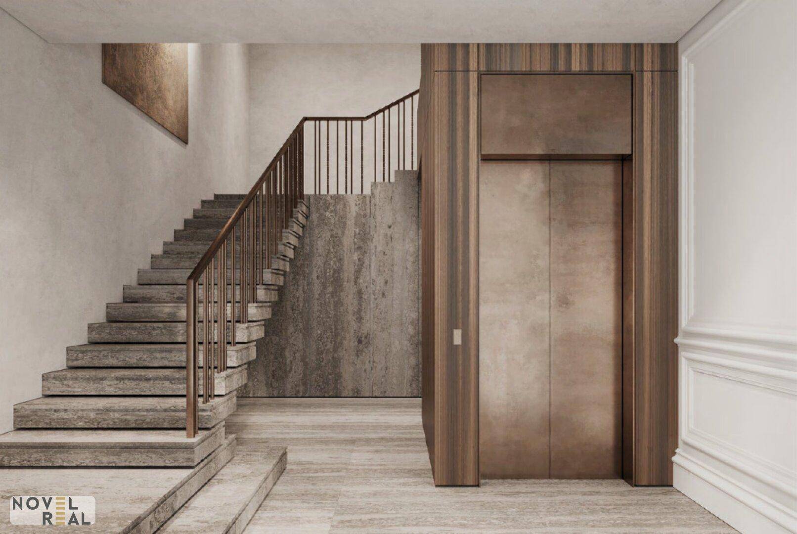 Eleganter Flur mit Steintreppe, modernem Geländer und integriertem Aufzug.