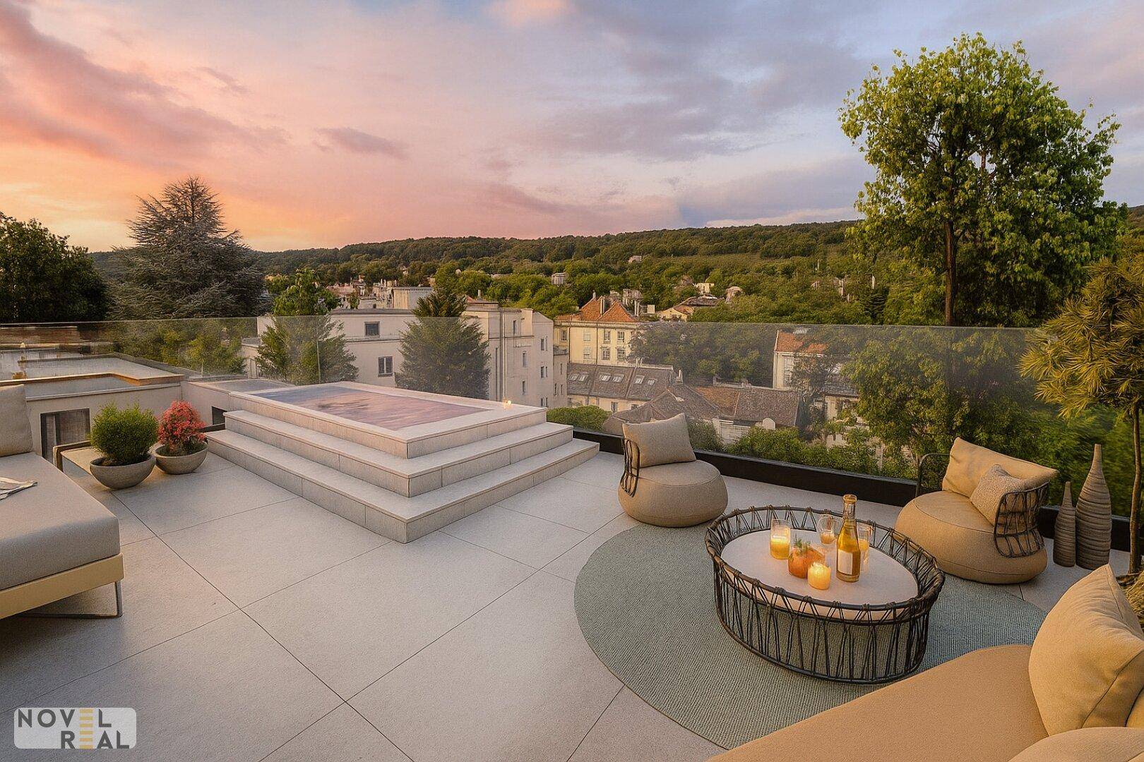 Luxuriöse Dachterrasse mit Whirlpool, Lounge-Möbeln und weitem Blick über die Stadt und Natur.