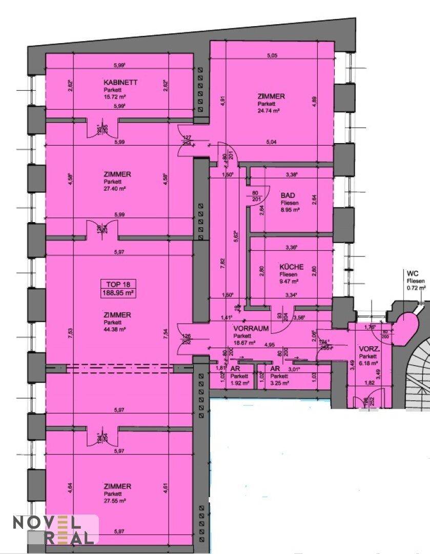 Grundriss der Wohnung mit mehreren Zimmern, Bad, Küche und Vorraum.