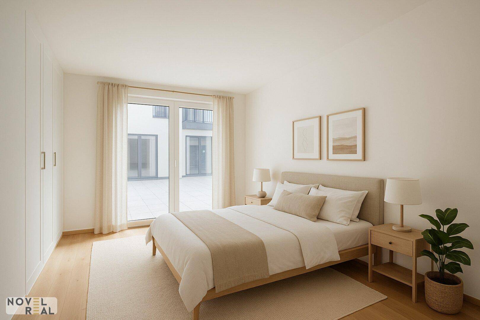 Gemütliches Schlafzimmer mit Doppelbett, Einbauschränken und Zugang zur Terrasse.