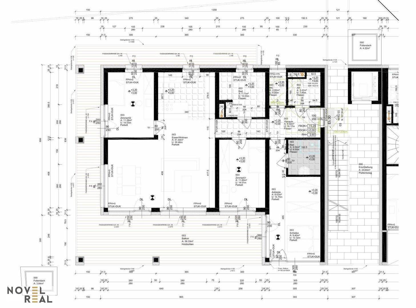 Detaillierter Grundriss einer Etage mit verschiedenen Räumen und Bemaßungen.
