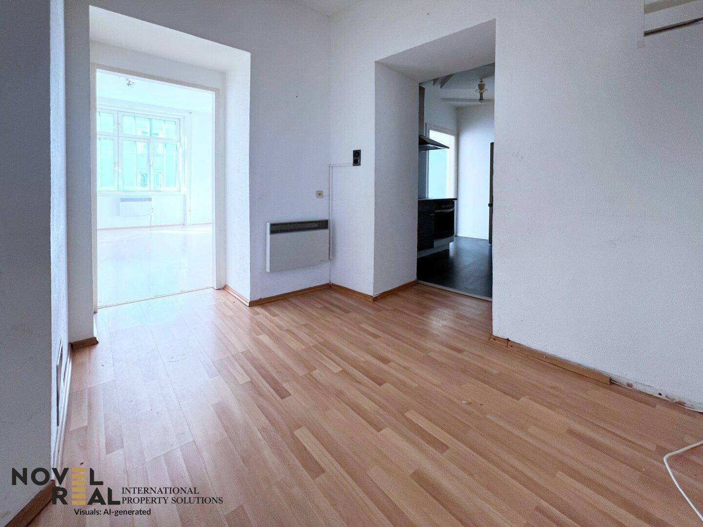 Offener Bereich mit Parkettboden, der zum Wohnzimmer und zur Küche führt.