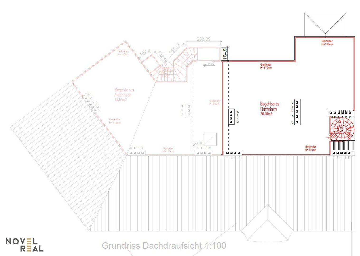 Grundriss der Dachaufsicht zeigt ein begehbares Flachdach mit Wendeltreppe und Zugang.
