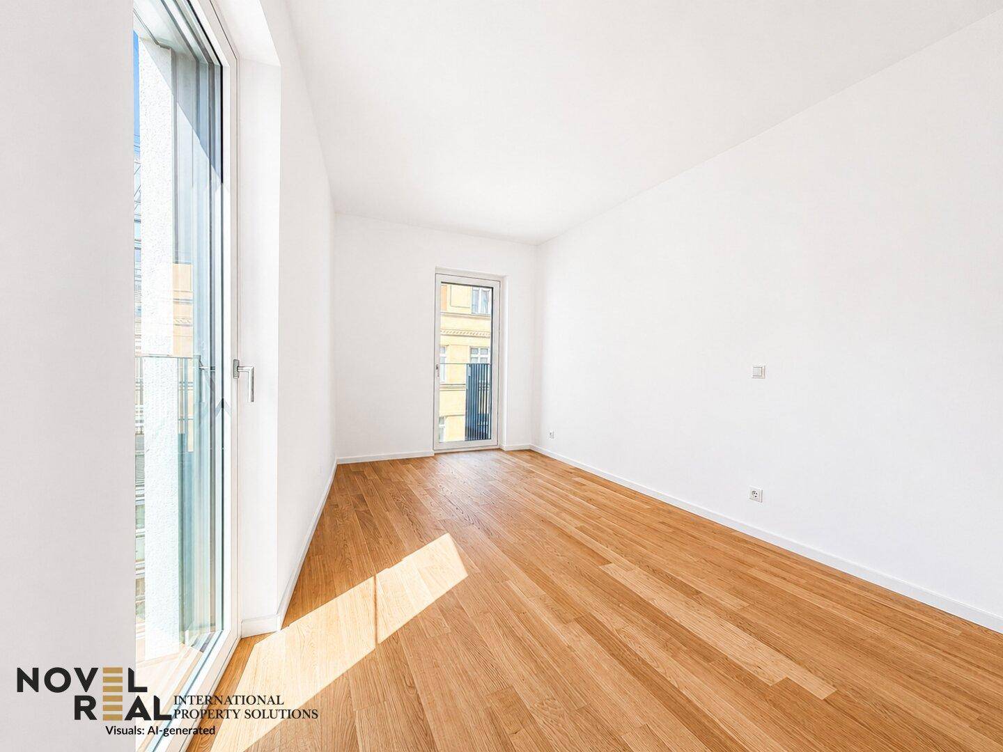 Geräumiges Schlafzimmer mit Holzboden und einem großen Fenster, das viel Tageslicht hereinlässt.