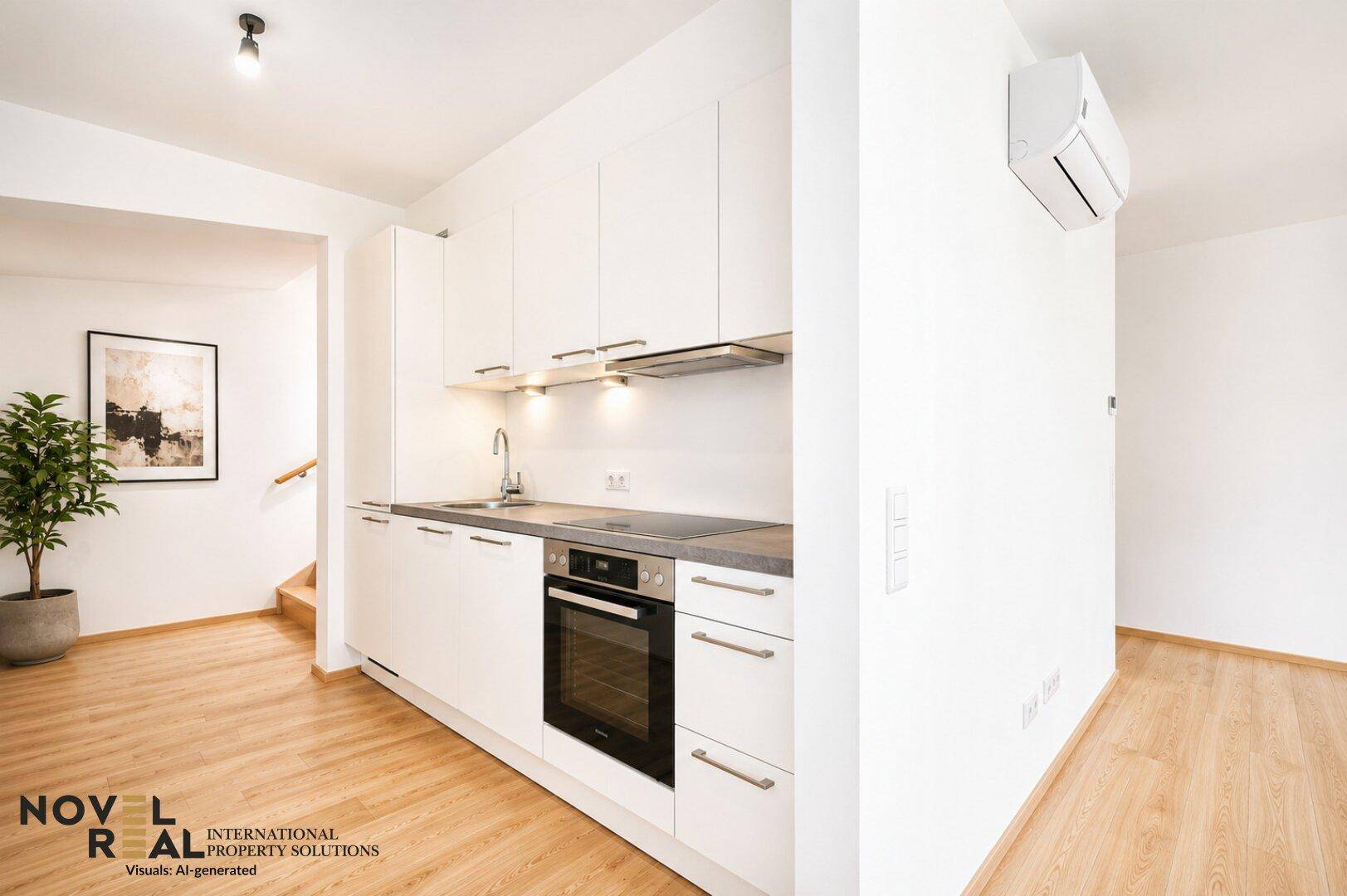 Moderne Einbauküche mit weißen Schränken, Kochfeld und Backofen in offenem Wohnbereich.