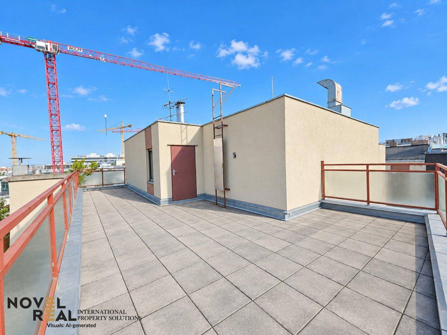 Große Dachterrasse mit Fliesenboden und Blick auf die umliegenden Gebäude und Kräne.