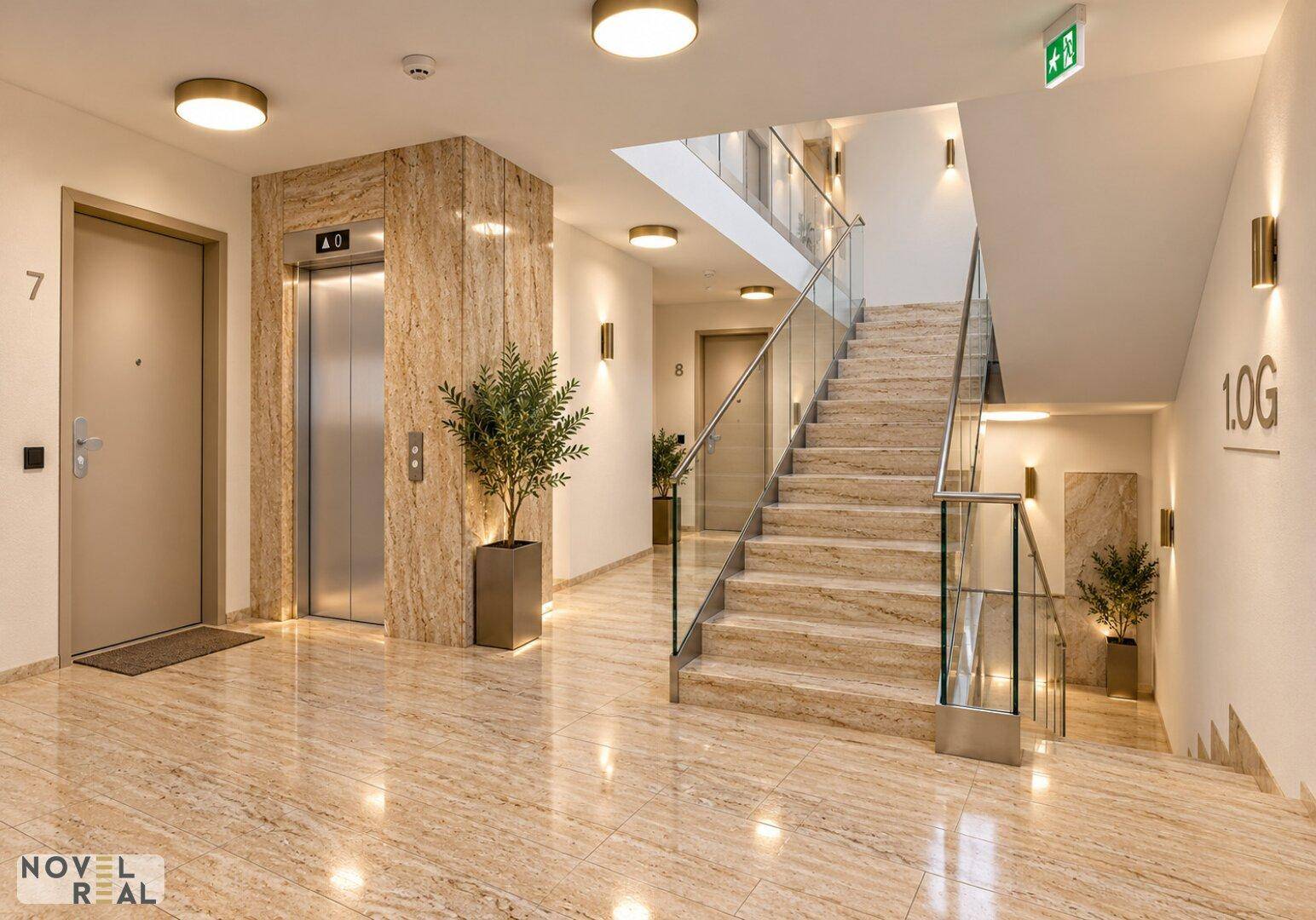 Moderner Eingangsbereich mit Aufzug, Treppe und hochwertigem Fliesenboden.
