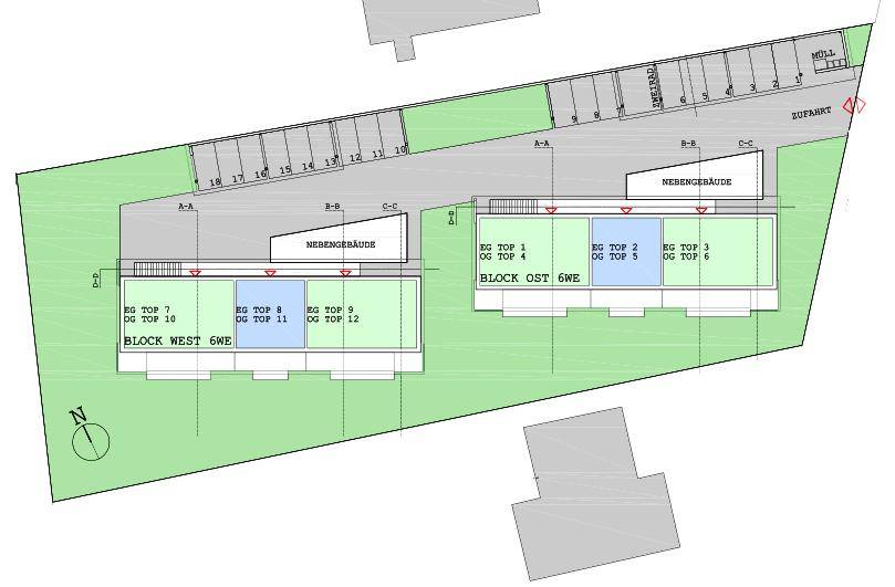 Übersichtsplan der Wohnanlage mit Gebäuden, Parkplätzen und Grünflächen.