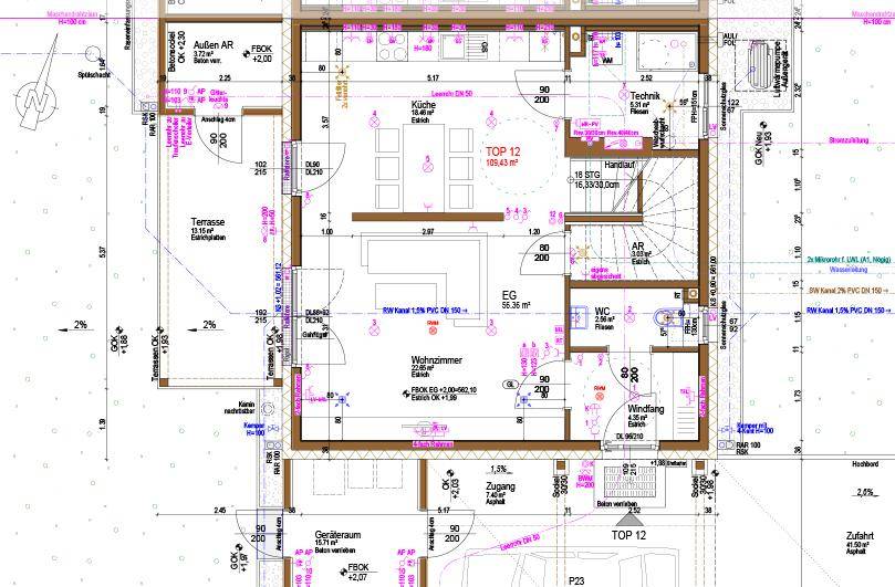 Grundriss des Erdgeschosses mit offener Küche, Wohnzimmer und Zugang zur Terrasse.