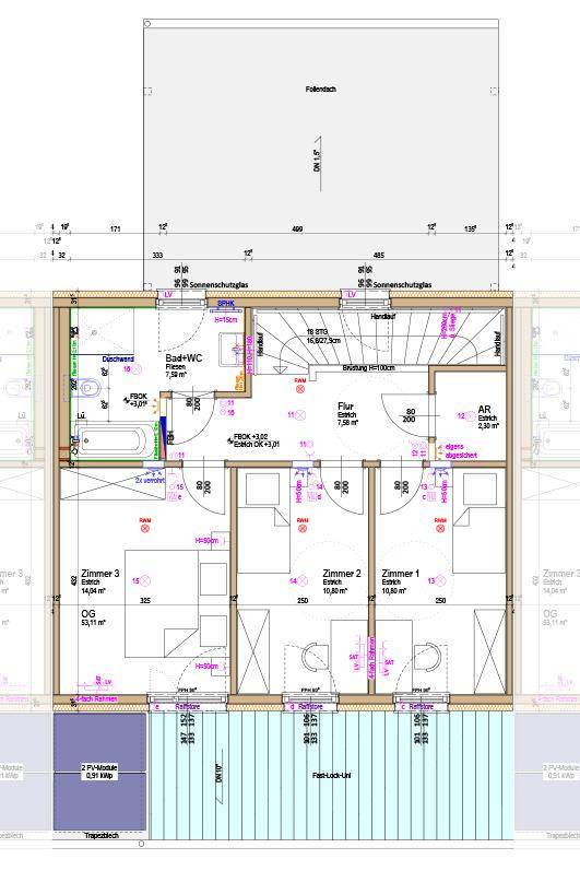 Grundriss des Obergeschosses mit drei Schlafzimmern und einem Badezimmer.