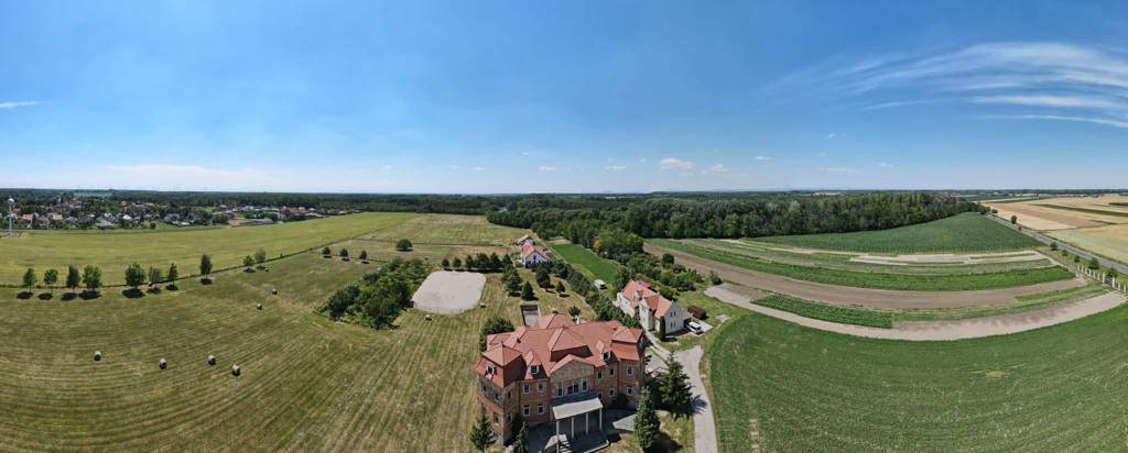 Schloß + Grundstück