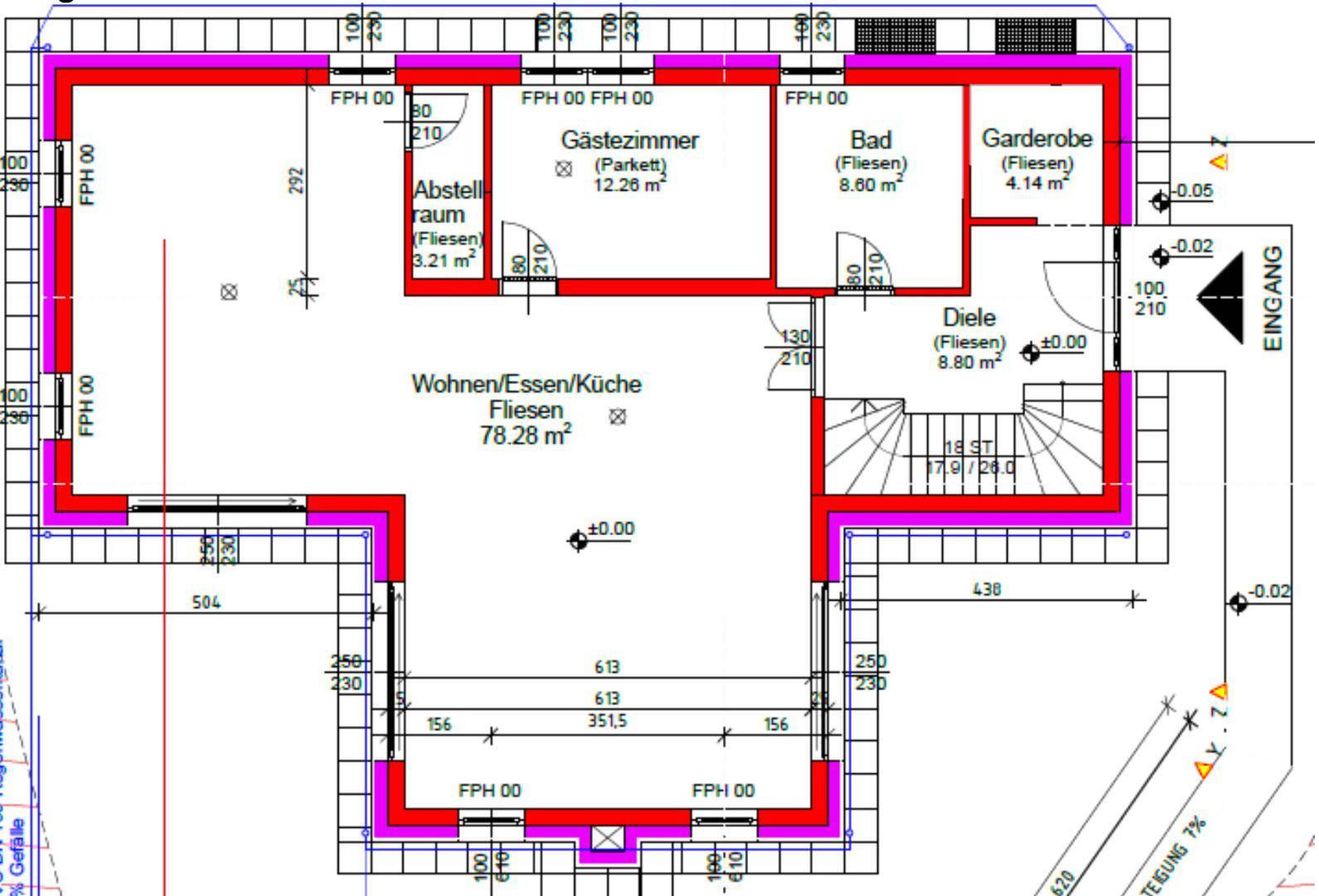 Grundriss des Erdgeschosses mit offenem Wohn-Ess-Küchenbereich und Gästezimmer.