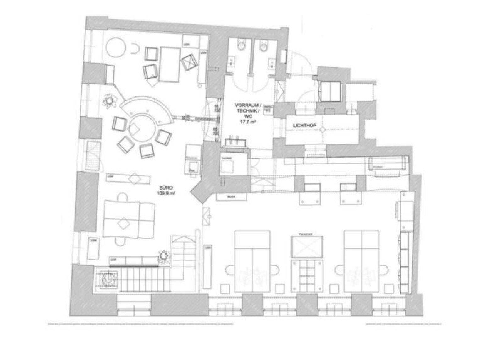 Grundriss des Obergeschosses mit Büroräumen, Technikbereich und Lichthof.