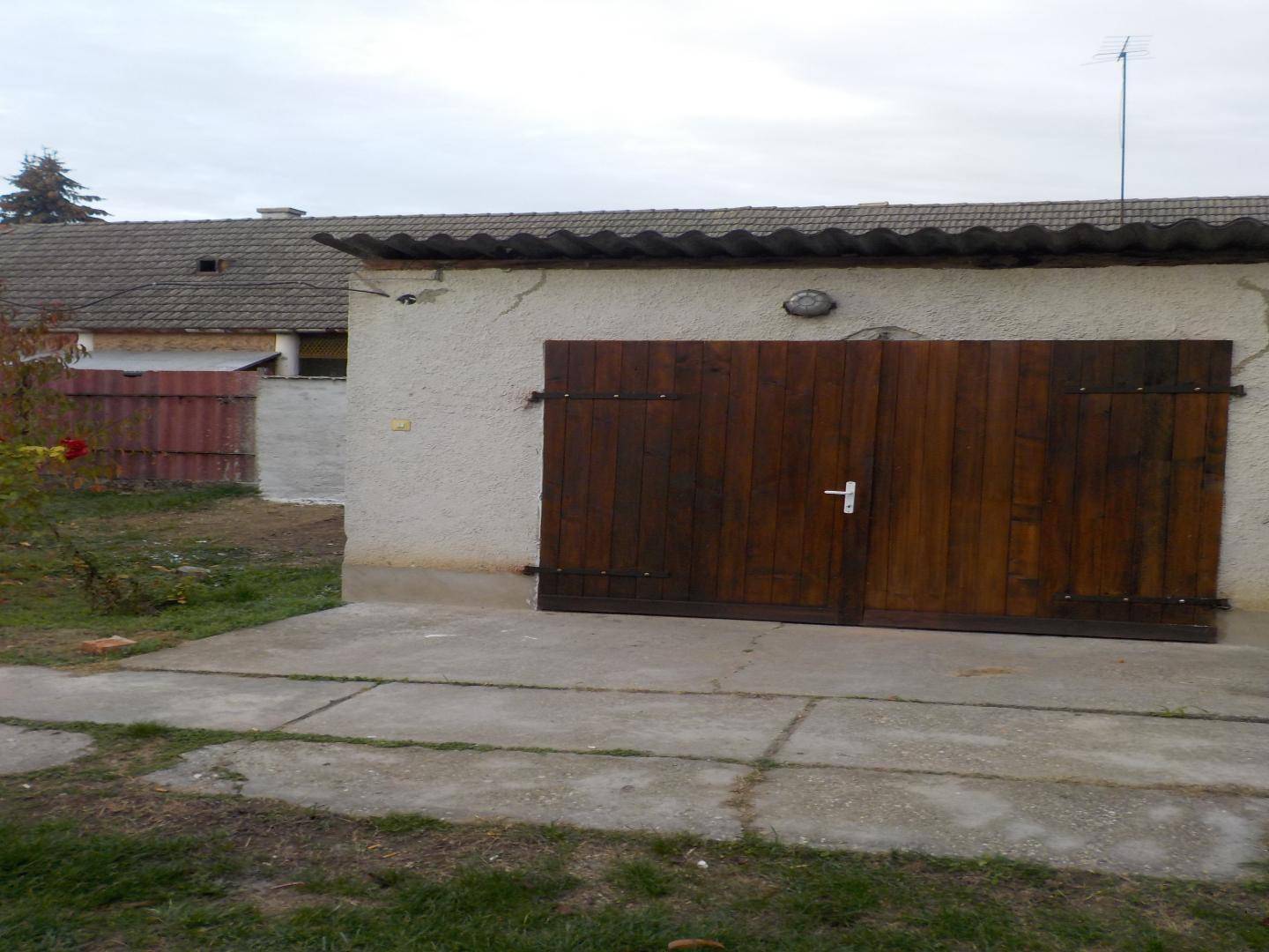 27. Garage