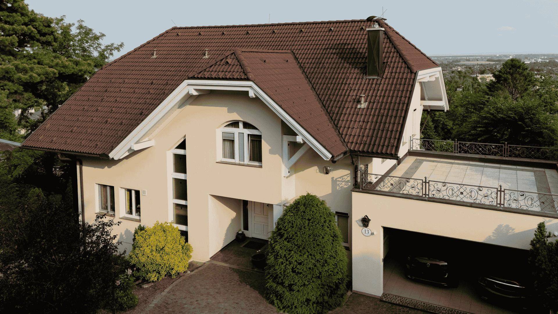 Villa_Baden_Front_Garage_