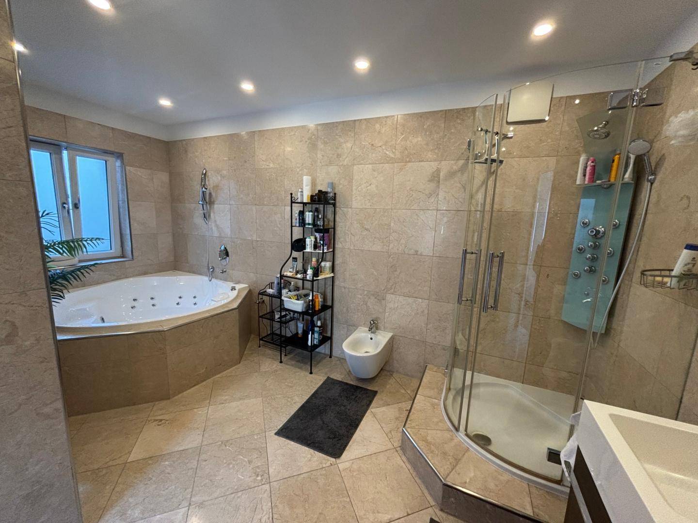 Badezimmer 2