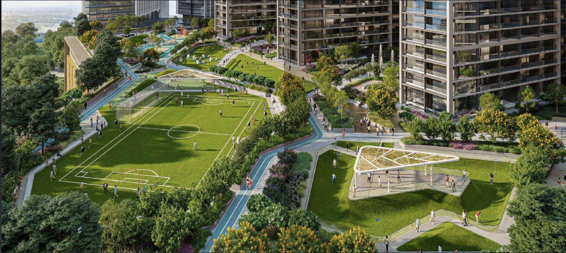 Weitläufige Wohnanlage mit großen Grünflächen, Sportplatz und Spazierwegen.