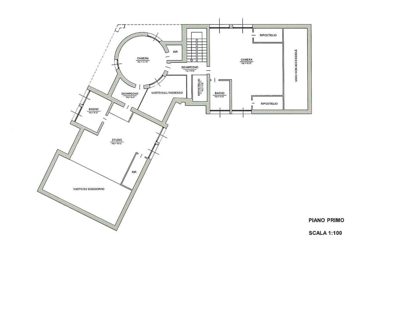 Grundriss des ersten Obergeschosses mit Schlafzimmern, Bädern und Studio.