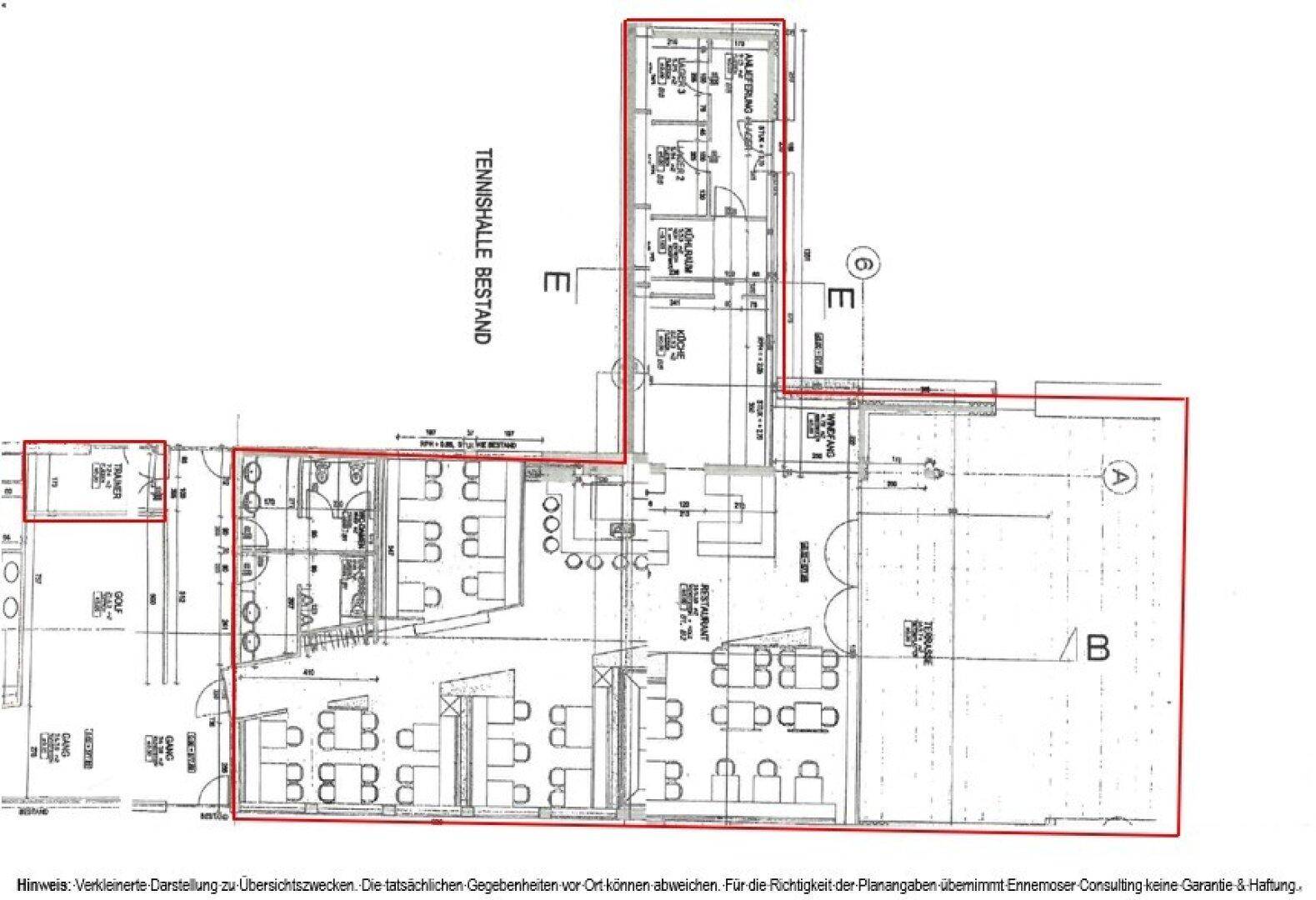 Grundrissplan eines Gebäudes mit Restaurant, Tennishalle und Bürobereichen.
