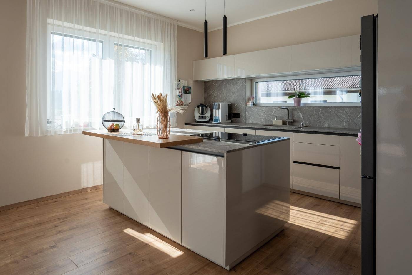 Sonne PUR! Ein-/ Mehrfamilienhaus mit Panoramablick in der beliebten Gemeinde Köttmannsdorf - Więcej