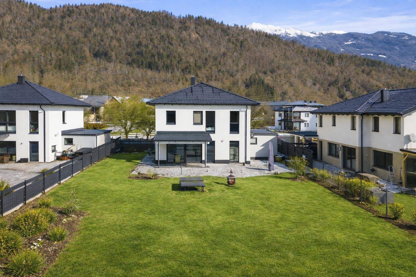 Modernes Einfamilienhaus mit hochwertiger Ausstattung und großem Grundstück in Sachsenburg! - Ansicht 2