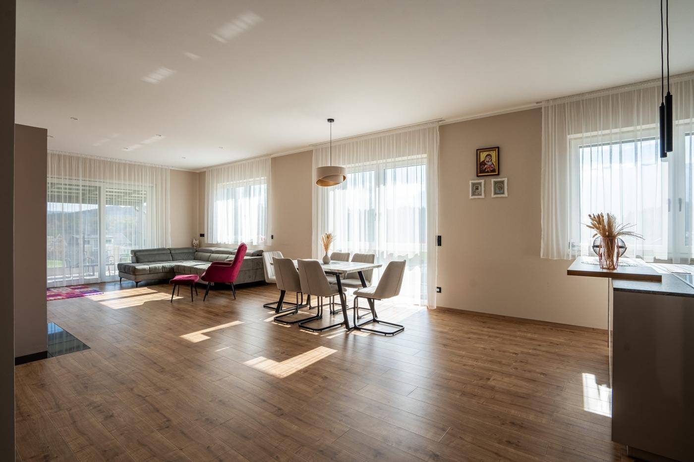 Sonne PUR! Ein-/ Mehrfamilienhaus mit Panoramablick in der beliebten Gemeinde Köttmannsdorf - Widok 4