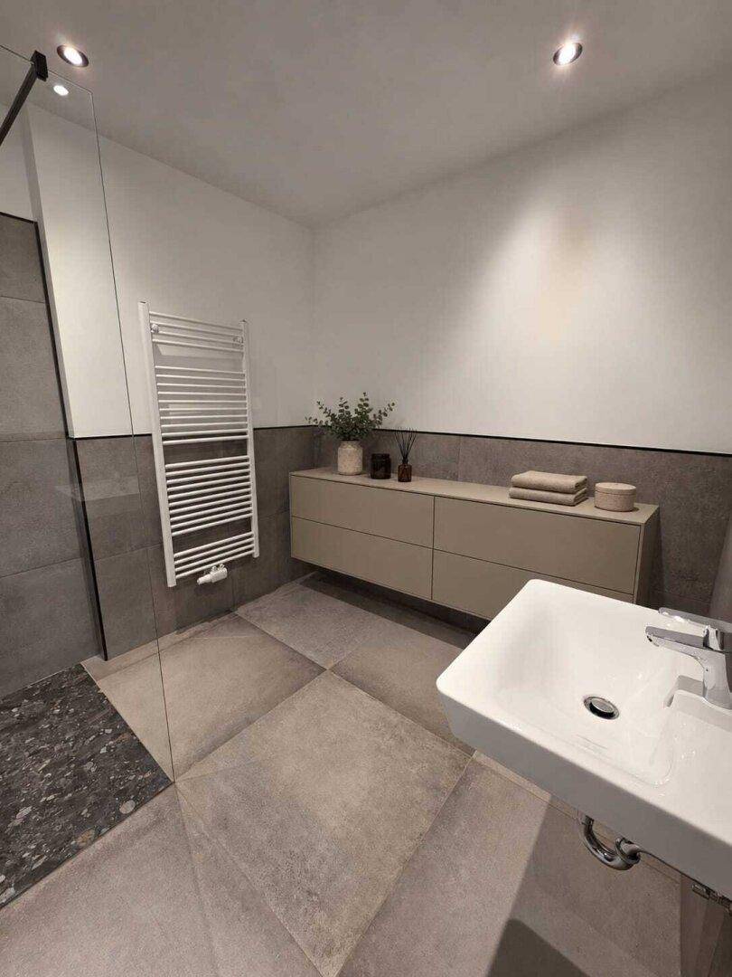 Modernes Badezimmer mit großformatigen Fliesen, Einzelwaschbecken und beheiztem Handtuchhalter.