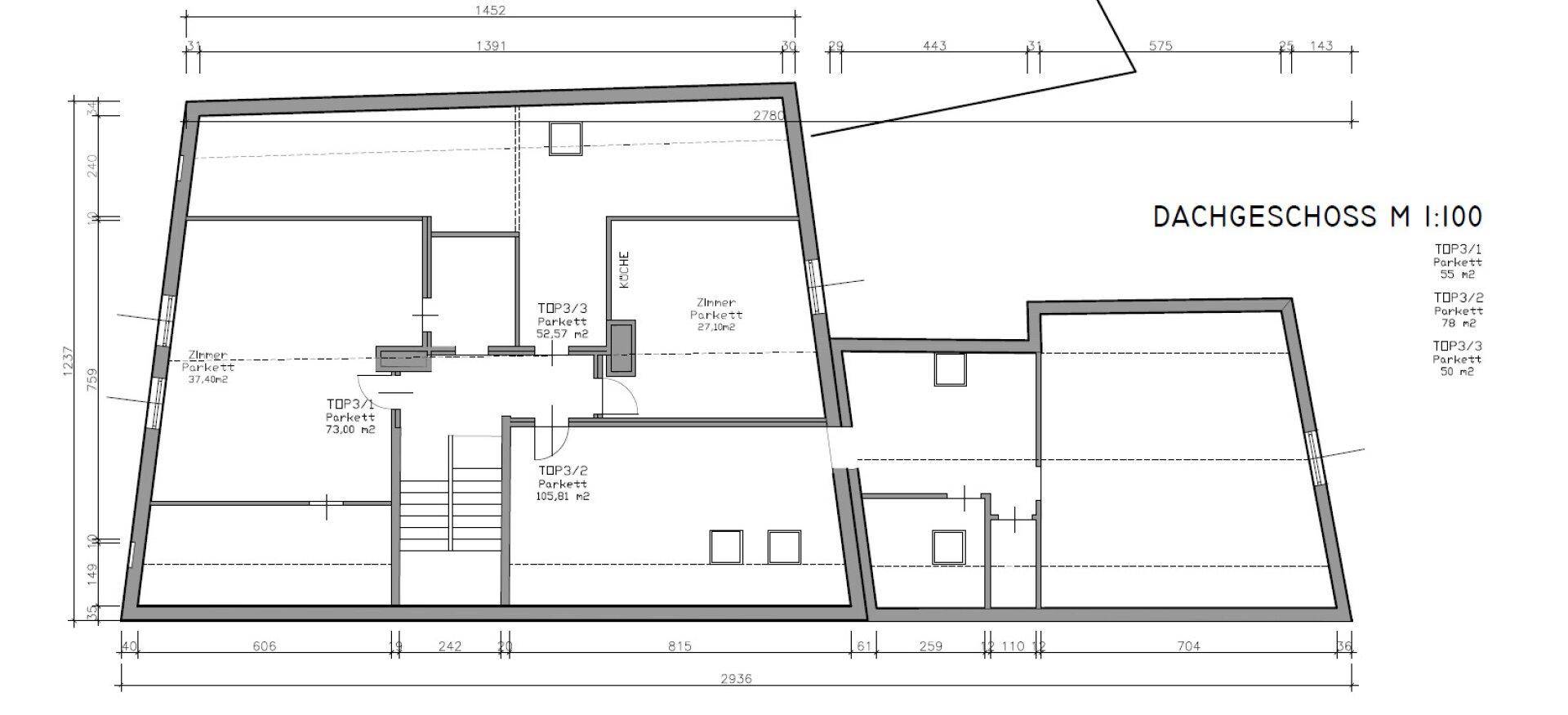 Grundriss des Dachgeschosses mit mehreren Zimmern, Küche und Dachschrägen.